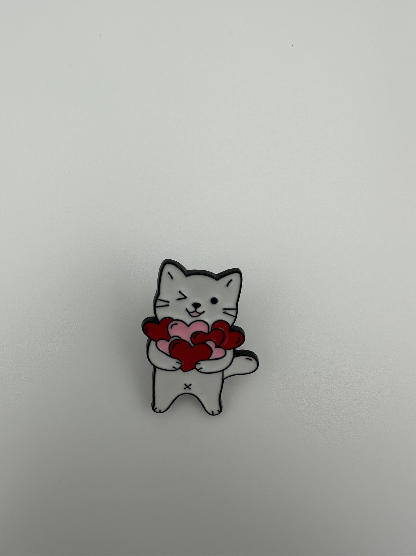 Cute Valentine cat holding hearts - Enamel pin badge